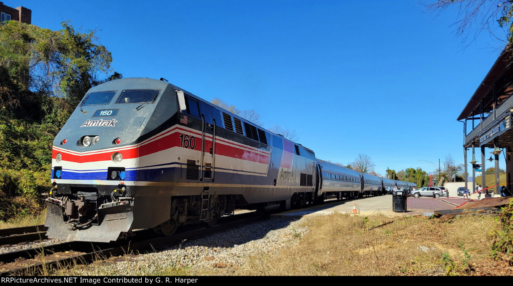 AMTK 160 on train 151 sits behind Kemper Street Station